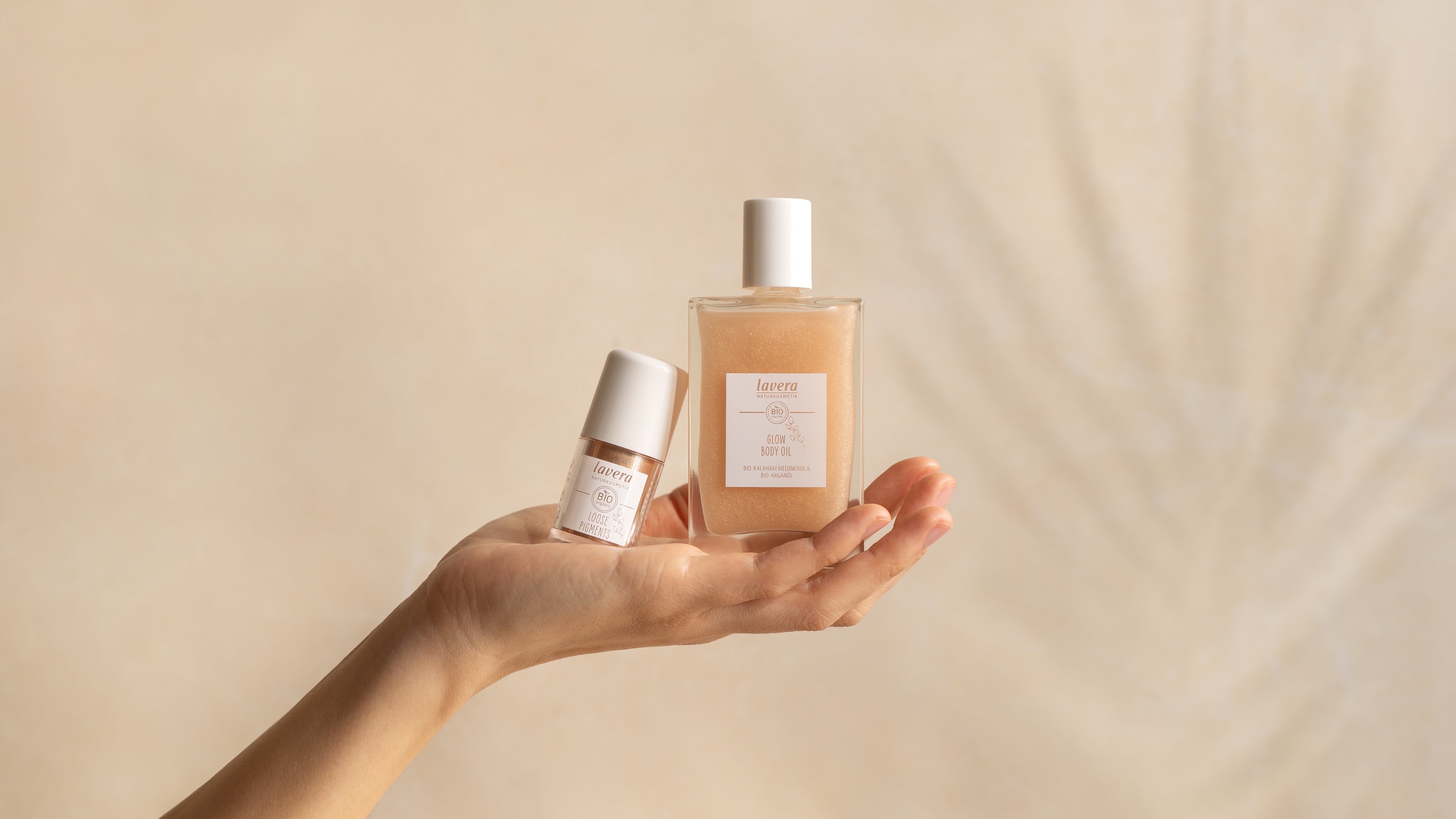 Produktdarstellung Glow Body Oil und Loose Pigments