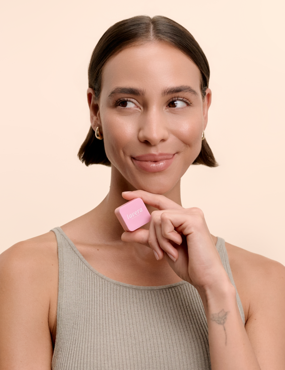 lavera The Cube – Restore & Protect Balm podczas aplikacji