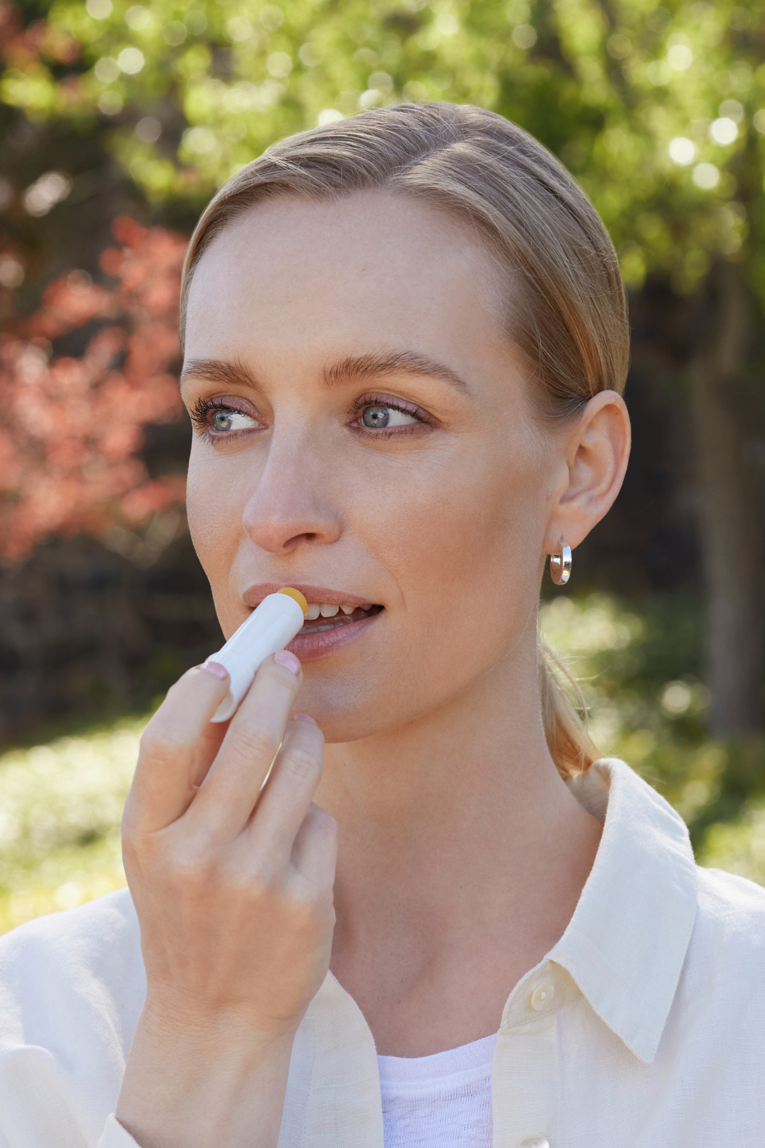 lavera basis sensitive Lippenbalsam in der Anwendung