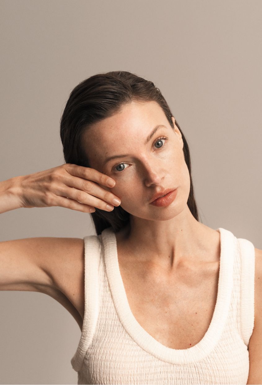 lavera Straffendes Serum in der Anwendung