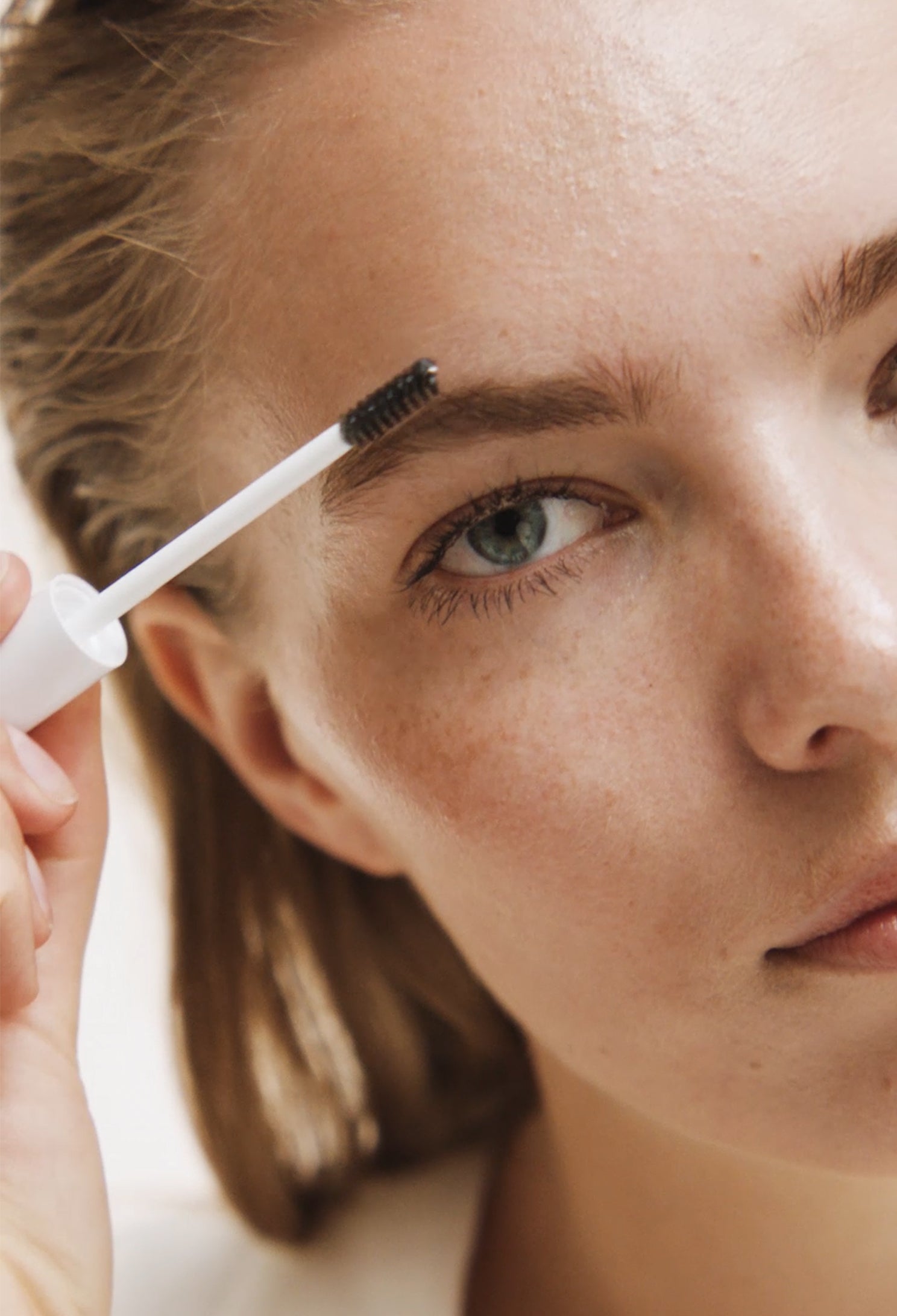 lavera Brow Control -Transparent 01- podczas aplikacji
