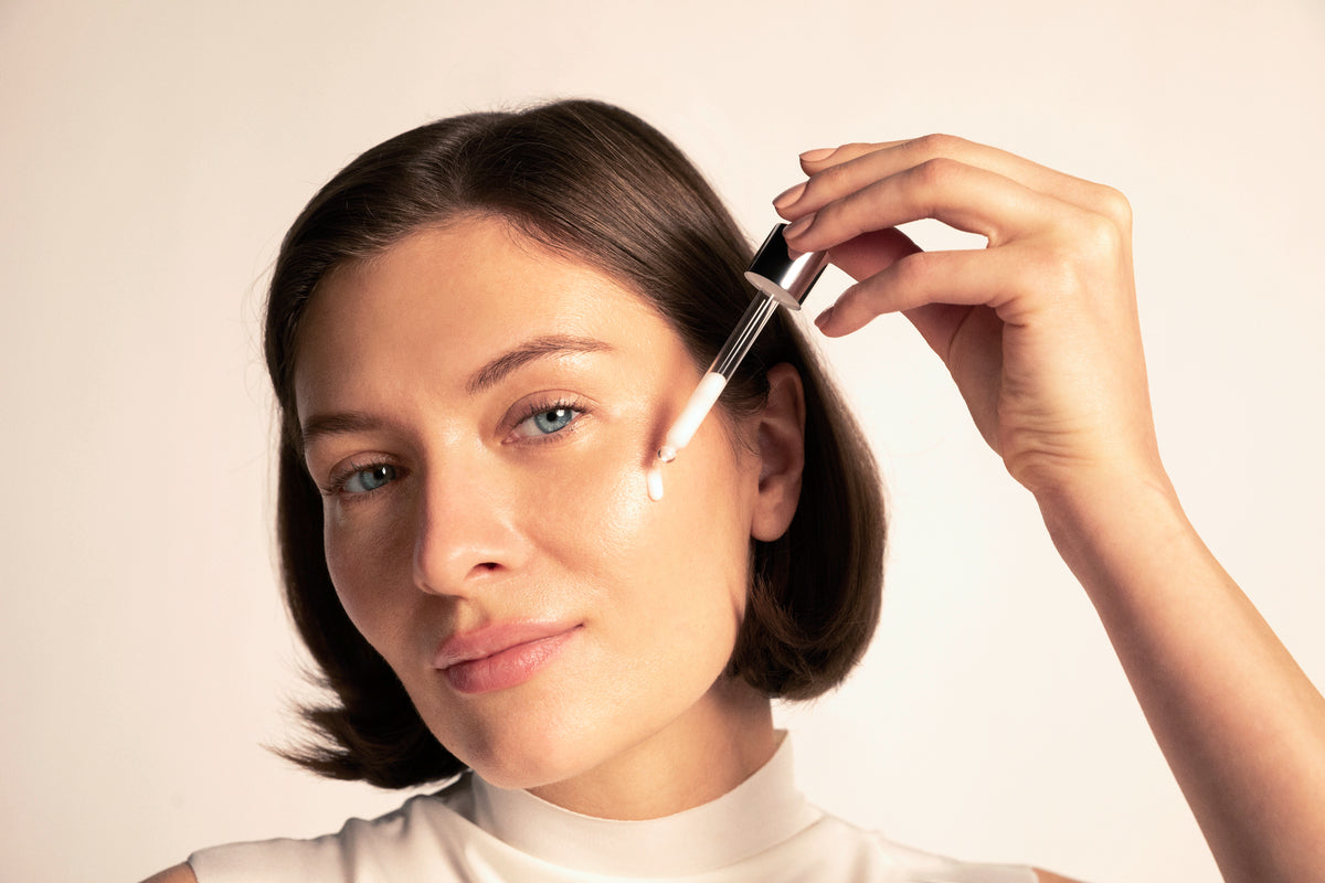 Skin Longevity Serum in der Anwendung