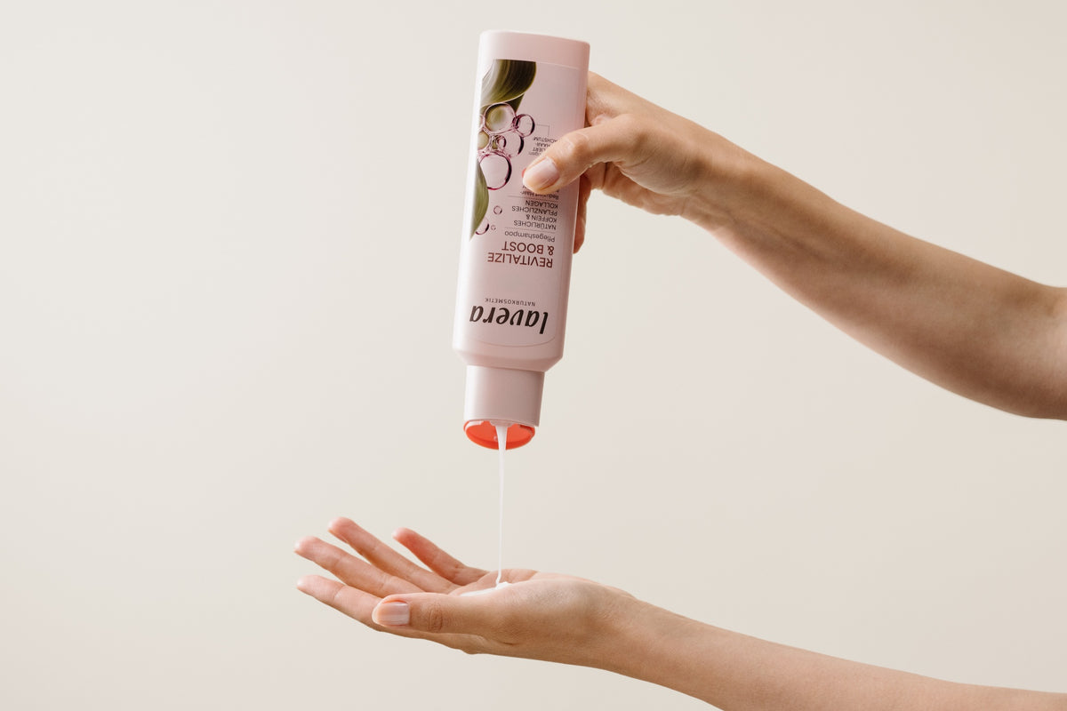 Revitalize & Boost Shampoo in Anwendung