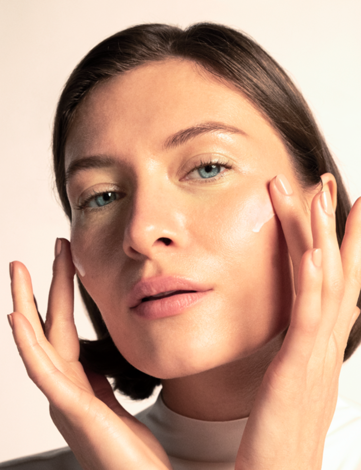 lavera Skin Longevity Nachtpflege in der Anwendung