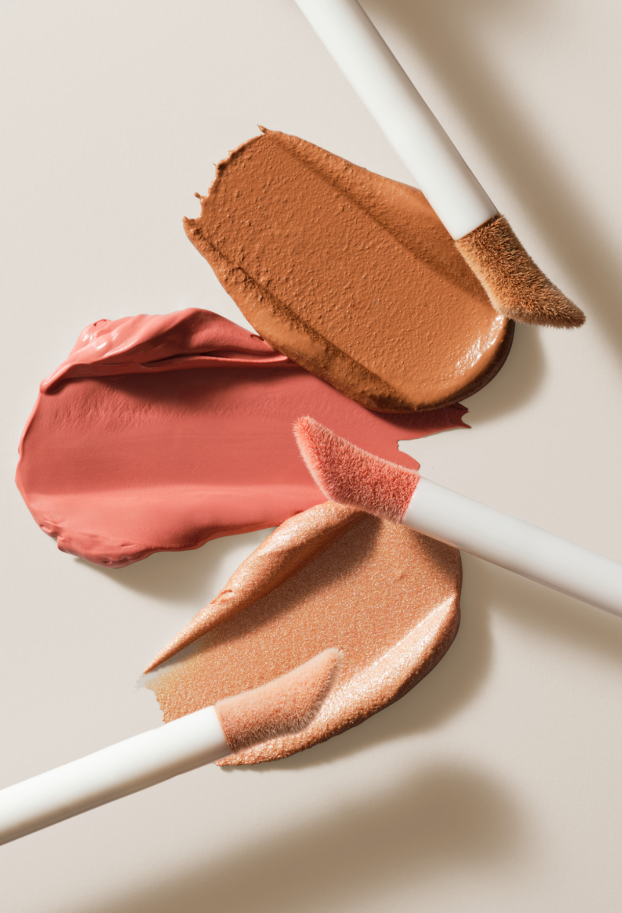 lavera Liquid Glow & Contour -Liquid Blush 02- in der Anwendung