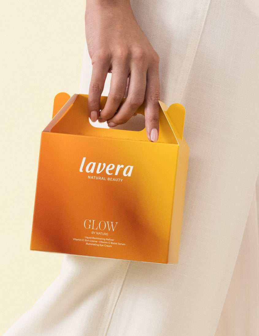 lavera Glow by Nature Routine Complete Set in der Anwendung