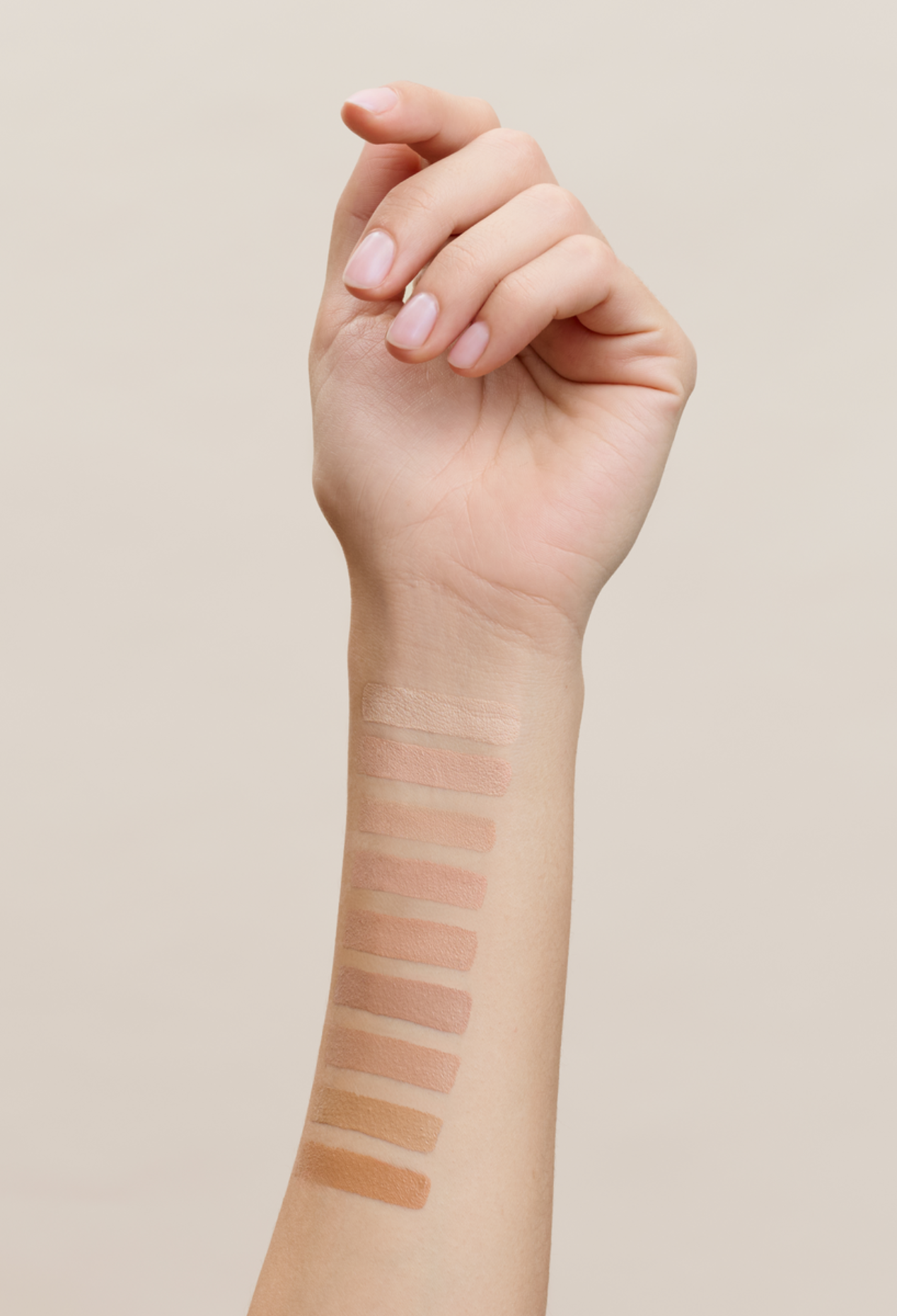 lavera Hyaluron Liquid Foundation -Warm Caramel 08- podczas aplikacji