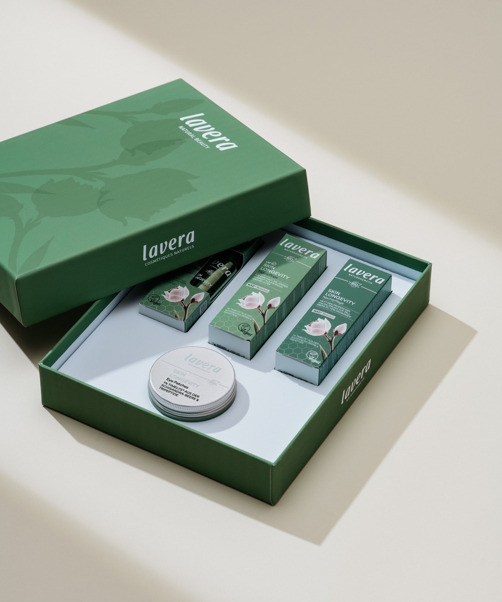 lavera Skin Longevity Routine Complete Set in der Anwendung