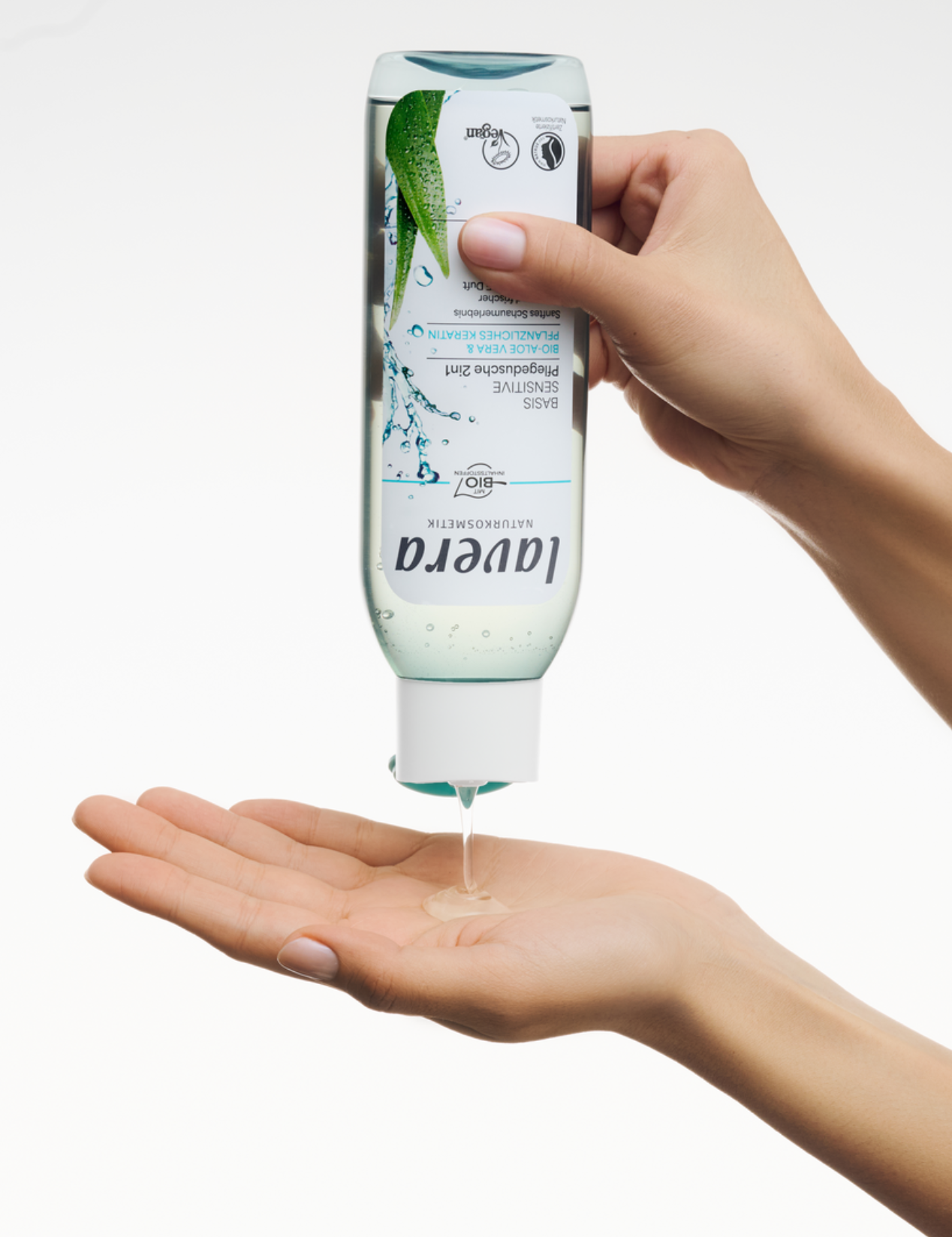 lavera Żel pod prysznic basis sensitive 2w1 podczas aplikacji