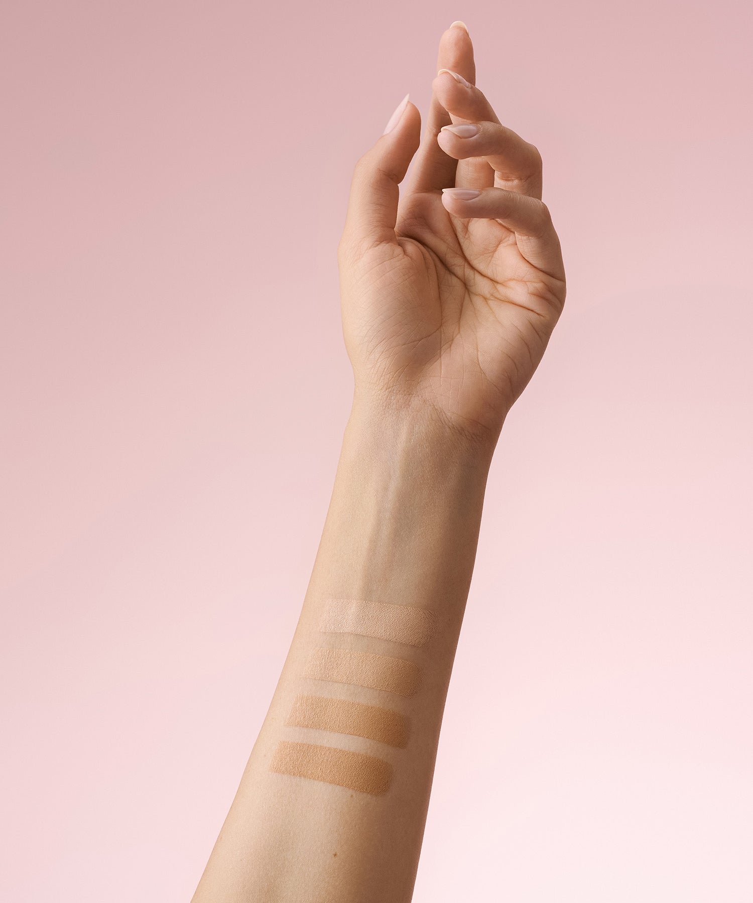 lavera Cream to Powder Foundation -Medium Tanned 1.8- in der Anwendung