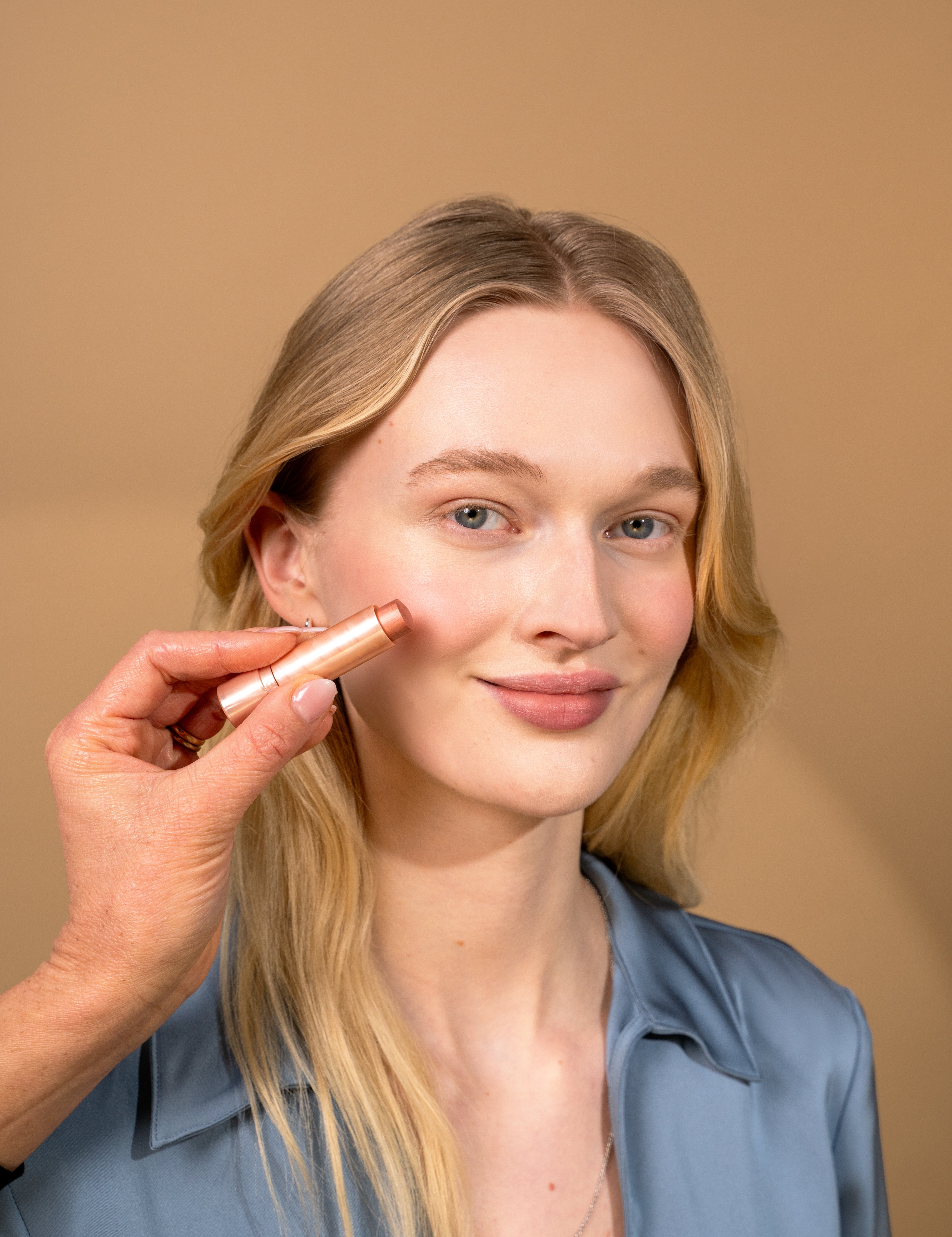 lavera Multi Balm -Sundown Gold 03- podczas aplikacji