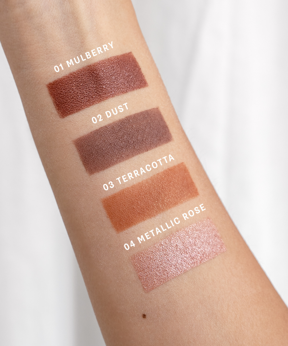 lavera Signature Colour Collection -Rosé Renaissance 02- podczas aplikacji