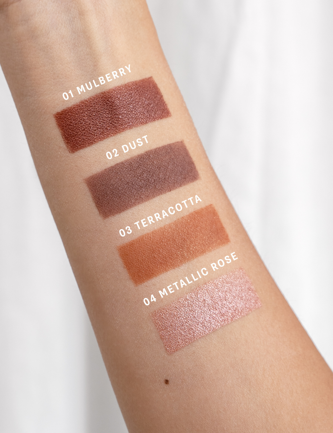 lavera Signature Colour Collection -Rosé Renaissance 02- podczas aplikacji