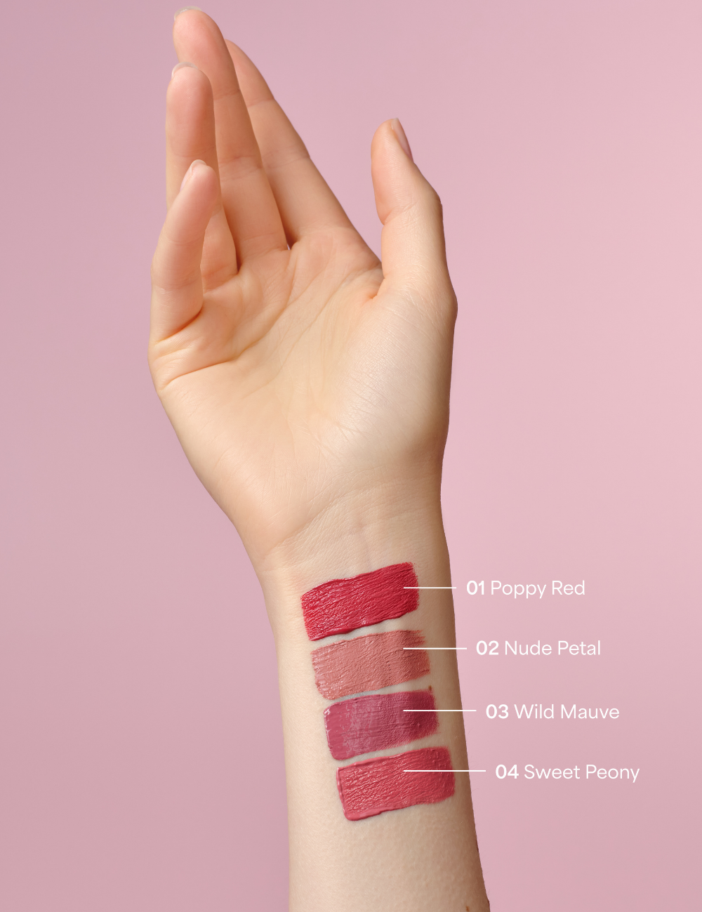 lavera Pure Satin Liquid Lipstick -Sweet Peony 04- podczas aplikacji