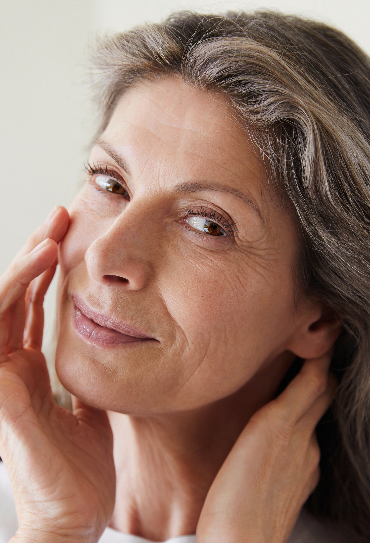 lavera MY AGE Regenerierende Nachtpflege in der Anwendung