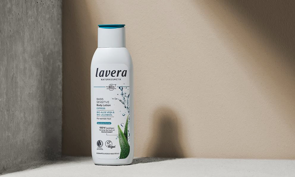 Lavera Basis Sensitive Body Lotion in weißer Flasche