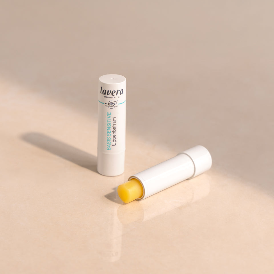 Basis Sensitive Lippenbalsam Closeup