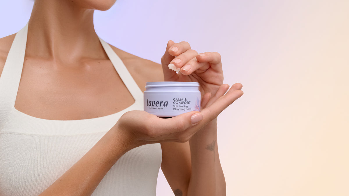 Calm & Comfort Soft Melting Cleansing Balm w użyciu