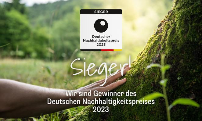 Bild mit Siegerbaum und Deutscher Nachhaltigkeitspreis-Emblem.