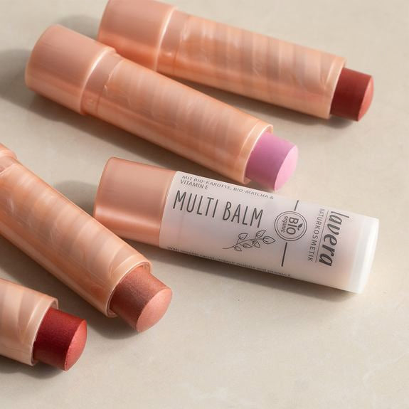 Mehrere lavera Multi Balm Sticks in verschiedenen Farbtönen