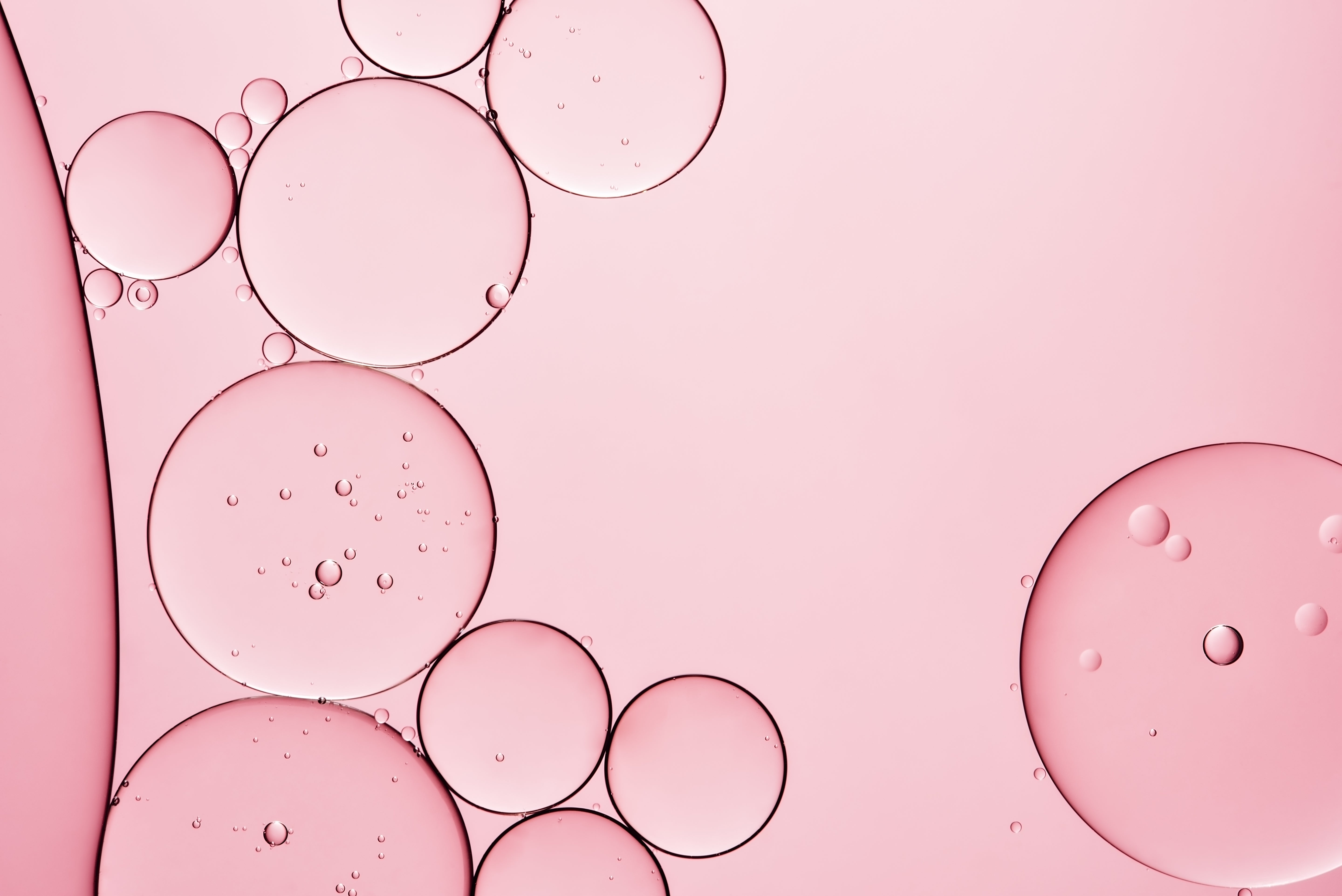 Nahaufnahme von Ceramide-Blasen in Rosa 