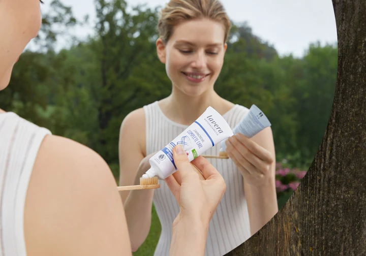Flouridfreie zahncreme in der Anwendung