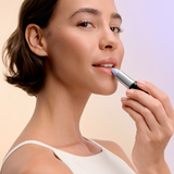 lavera Tripeptide Plump Lipstick podczas aplikacji