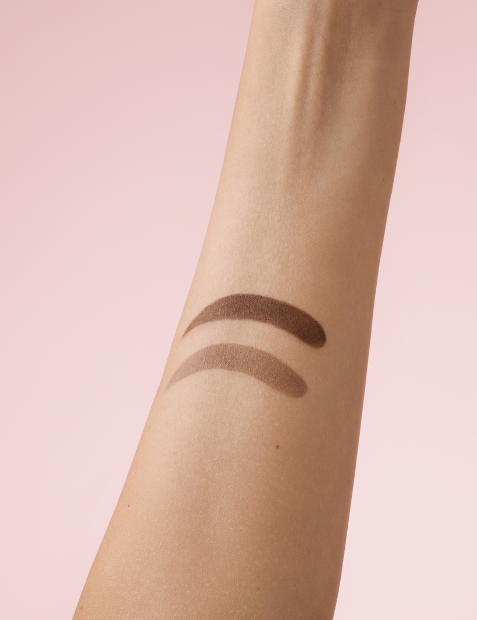 lavera Eyebrow Pencil -Blonde 02- podczas aplikacji