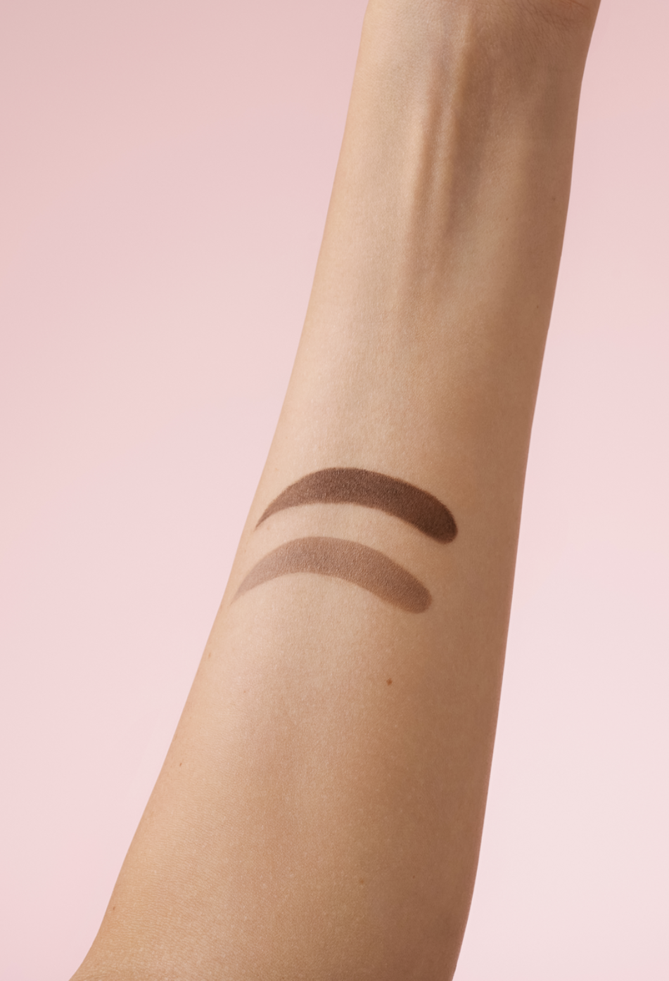 lavera Eyebrow Pencil -Blonde 02- in der Anwendung