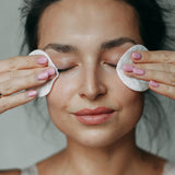lavera Soft Eye Make-up Remover podczas aplikacji