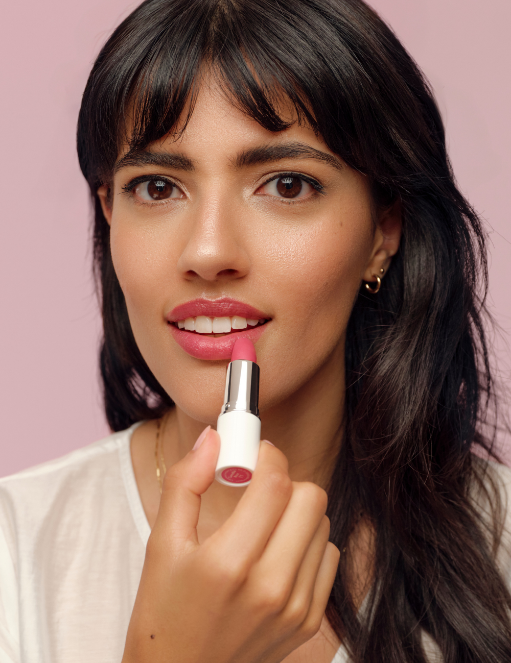 lavera Cream Glow Lipstick -Wild Rose 09- podczas aplikacji