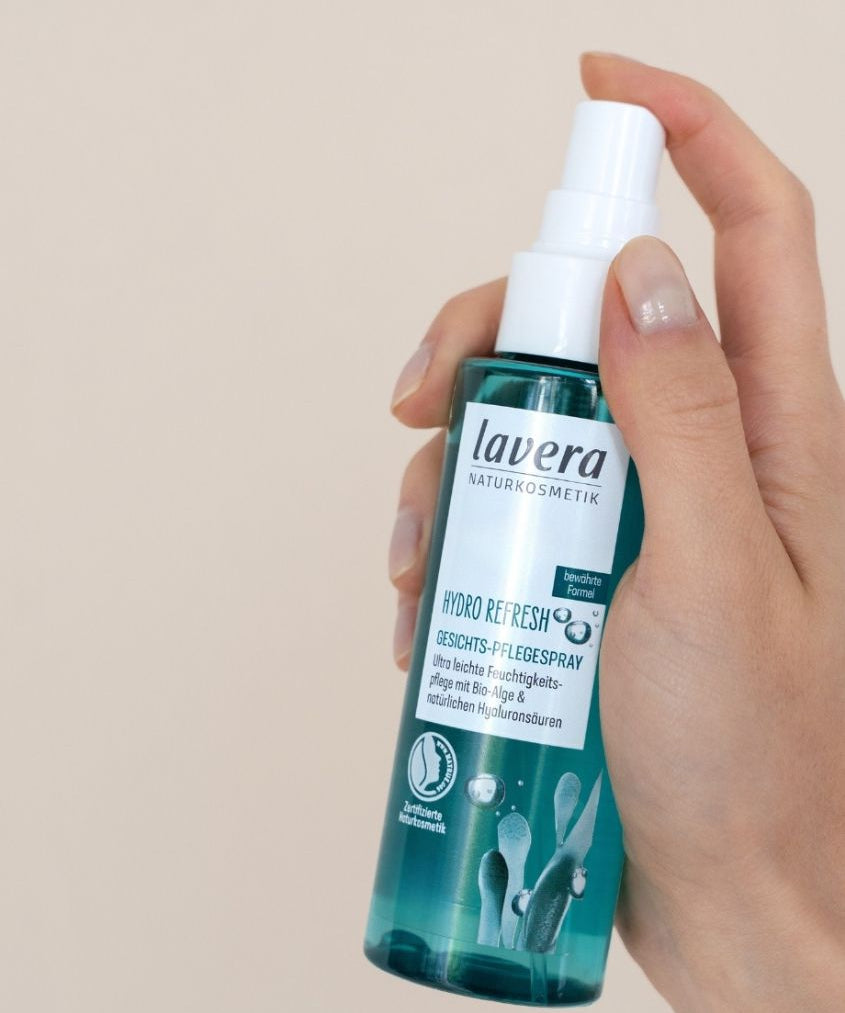 lavera Hydro Refresh spray do pielęgnacji twarzy podczas aplikacji