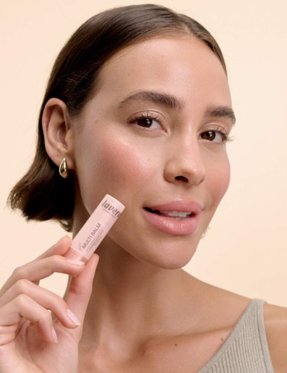 lavera Multi Balm -Soft Sunlight  06- podczas aplikacji