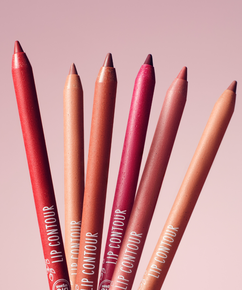 lavera Lip Contour -Black Berry 06- podczas aplikacji