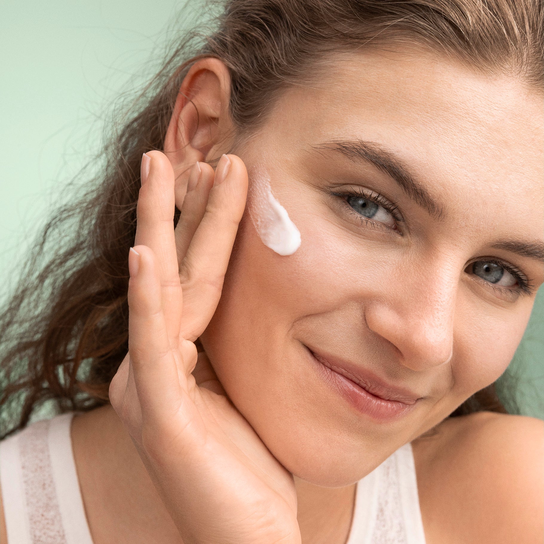 lavera Pure Beauty Matujący krem na dzień podczas aplikacji