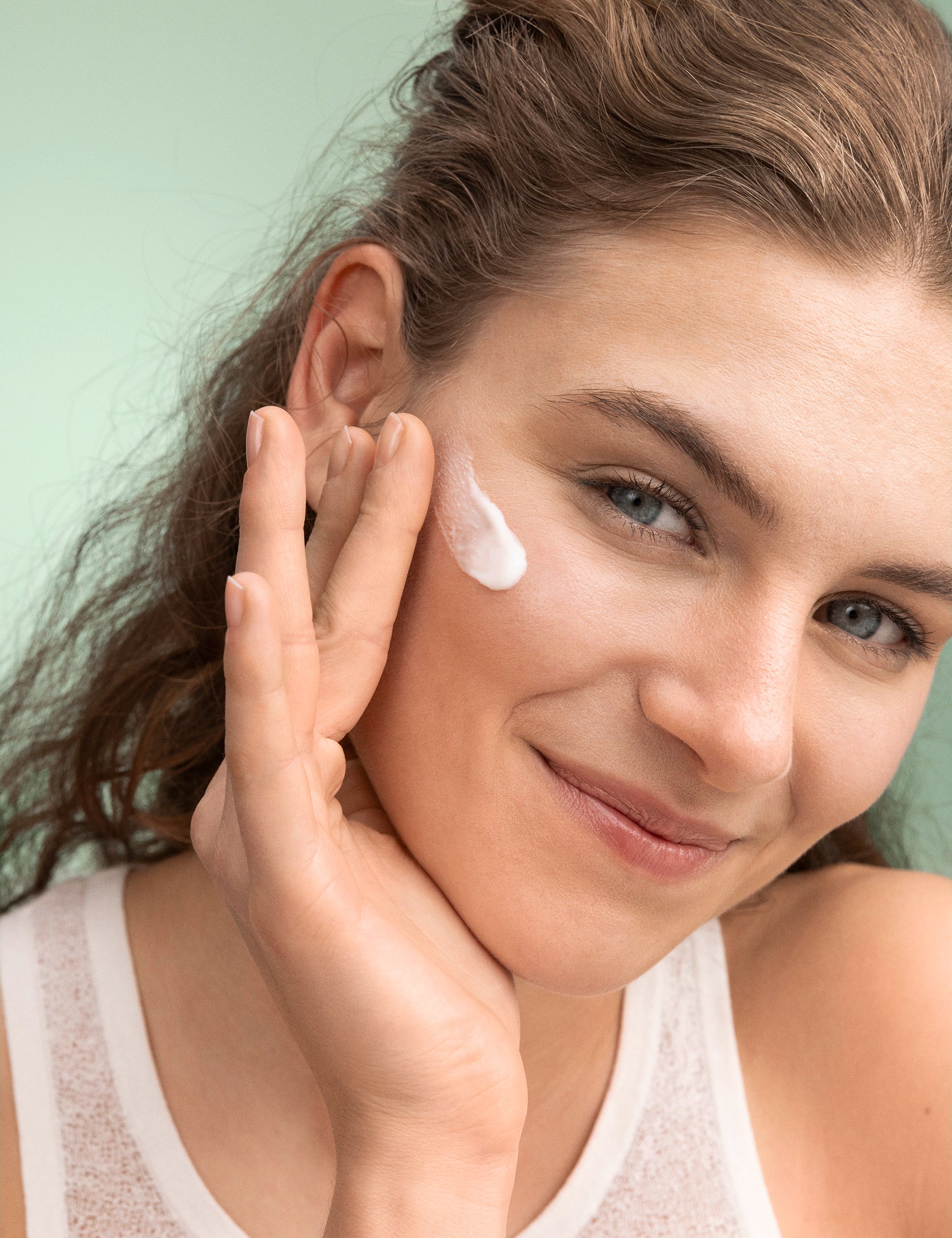 lavera Pure Beauty Matujący krem na dzień podczas aplikacji
