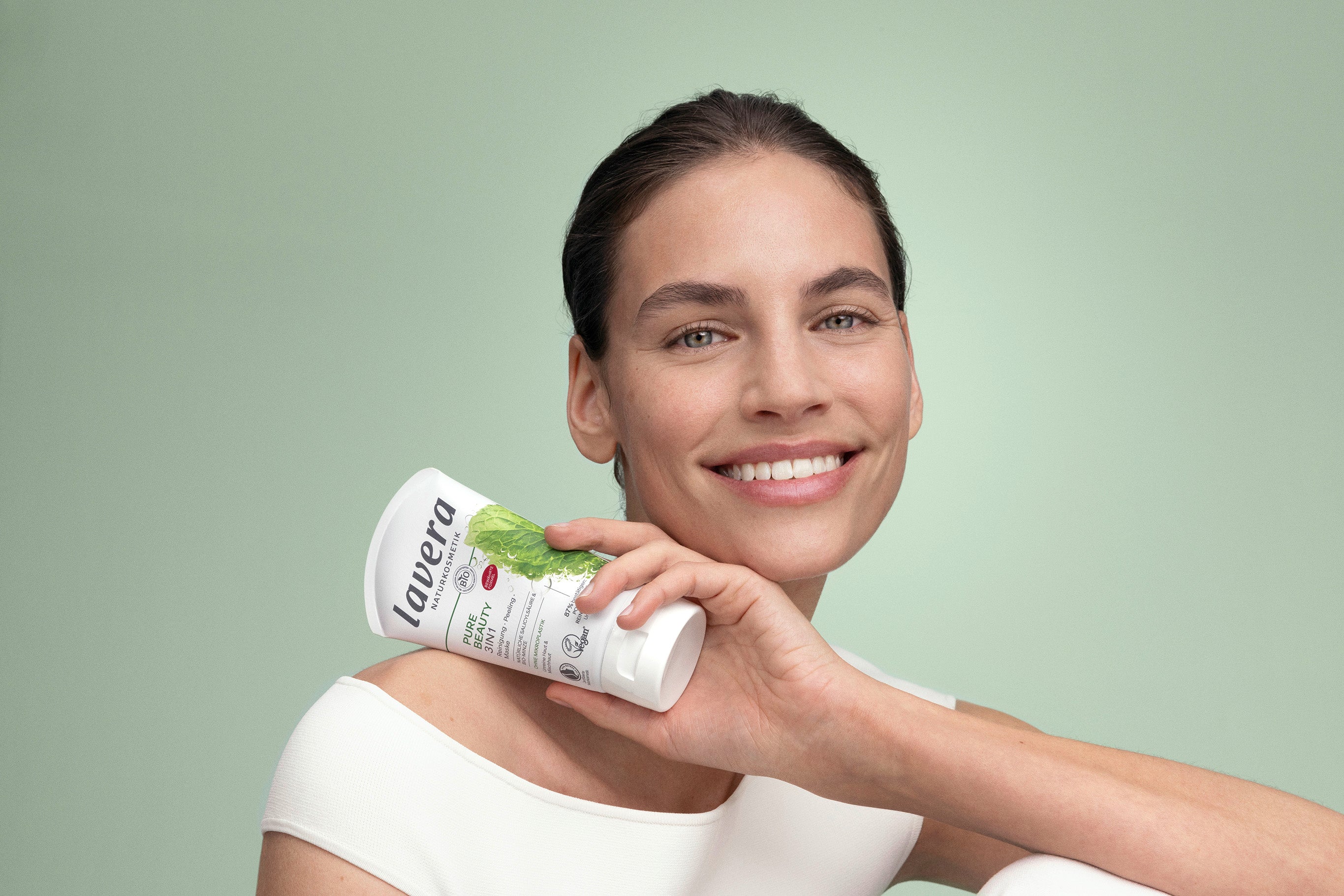 lavera Pure Beauty 3w1 Oczyszczająca Maska Peelingująca podczas aplikacji
