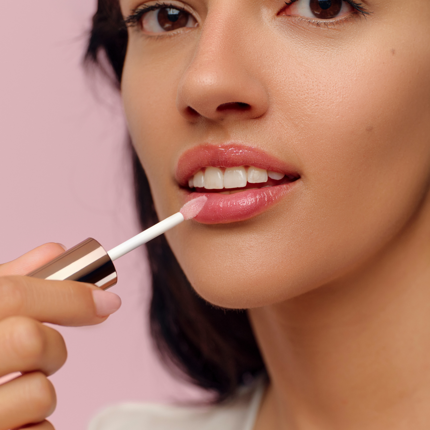 lavera Wonder Lip Elixir -Pink Sapphire 02- podczas aplikacji