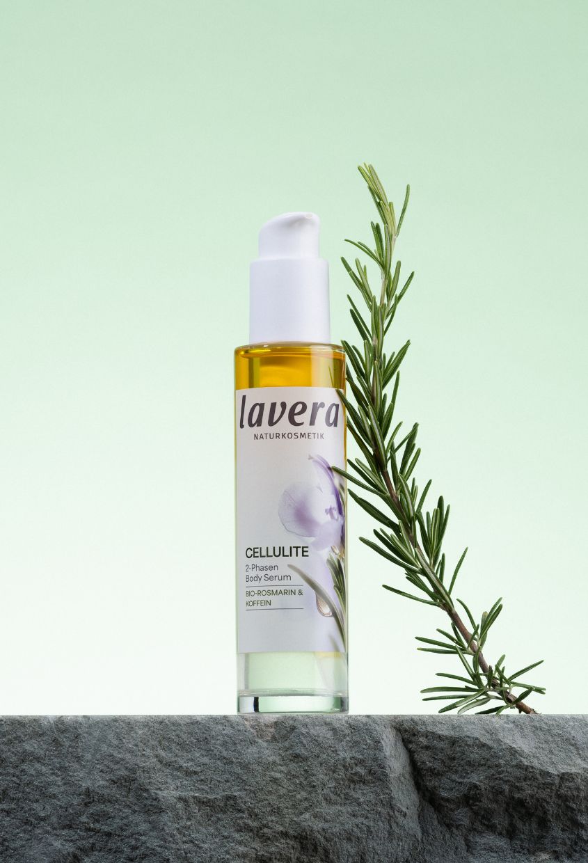 lavera Cellulite 2-Phase Body Serum  podczas aplikacji