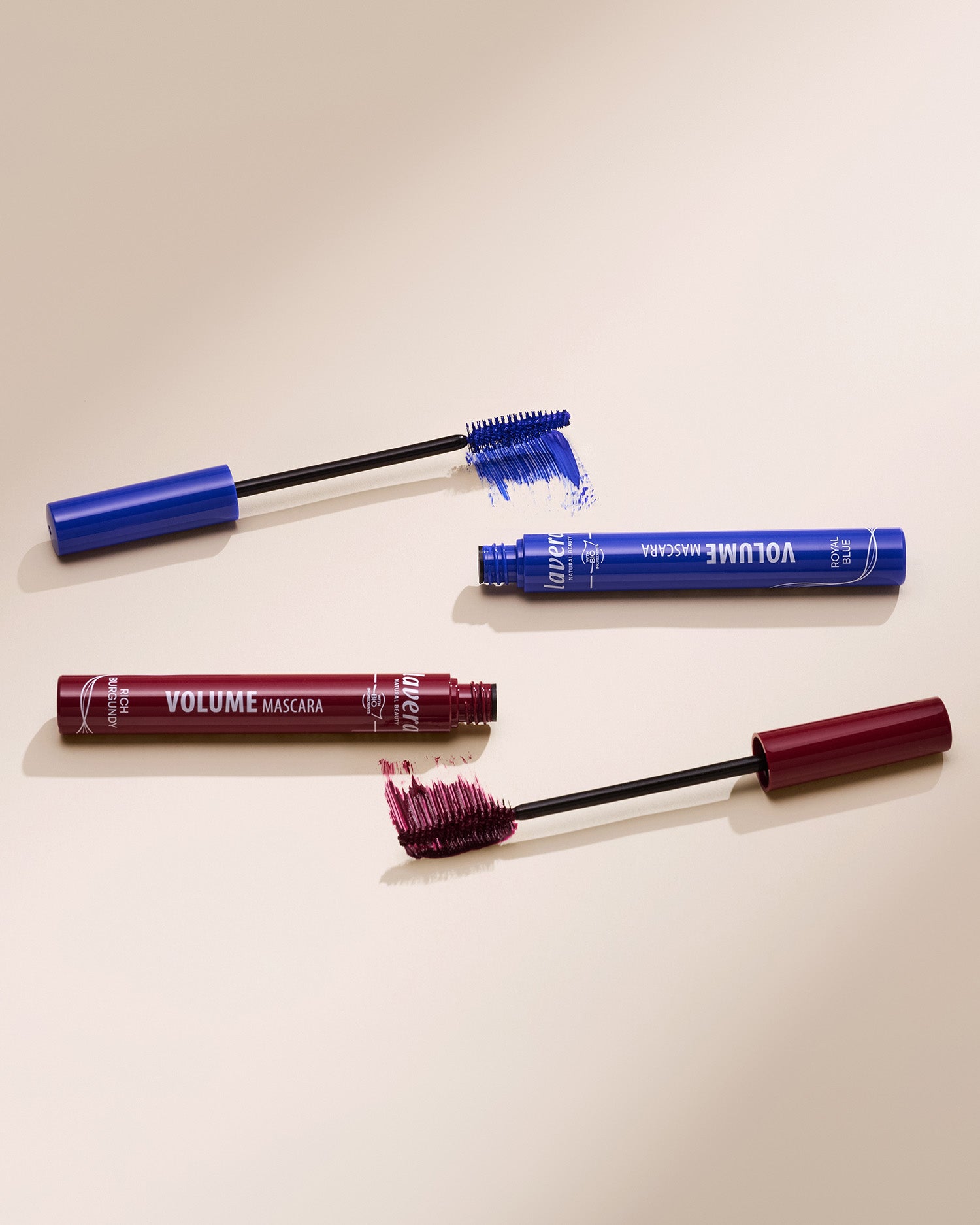 lavera Volume Mascara -Rich Burgundy 02- in der Anwendung