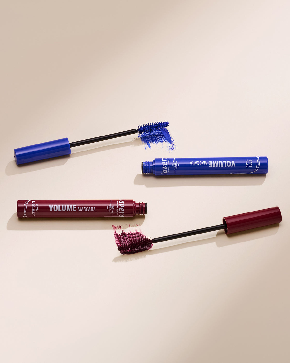 lavera Volume Mascara -Rich Burgundy 02- podczas aplikacji