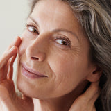 lavera MY AGE Augen- & Lippenkonturcreme in der Anwendung