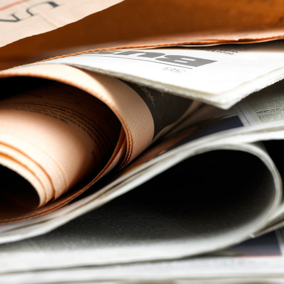 Nahaufnahme einer gerollten Zeitung, Presse und Nachrichten